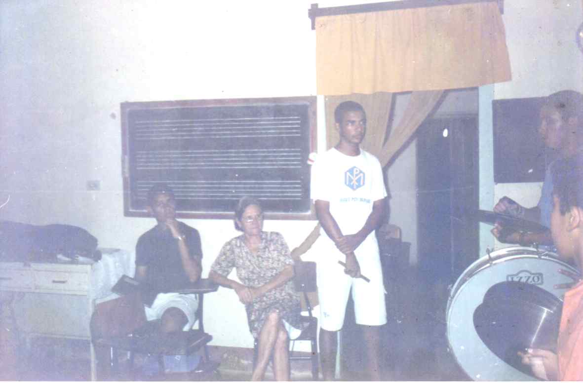 Homenagem à memória de Tia Orora